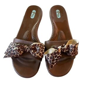 OKAL Oka-bee Flip Flops Brown tan leopard print size M/L EUC